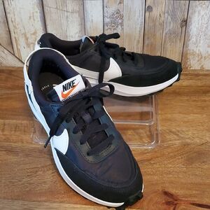 Women's Nike Black and White Sneakers Size 6.5